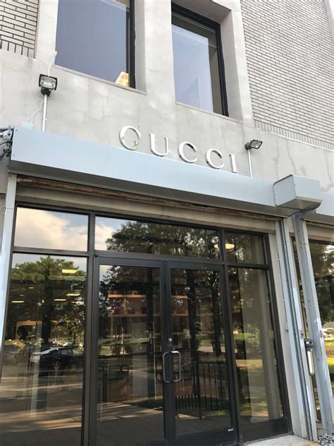 Gucci outlet store Secaucus nj